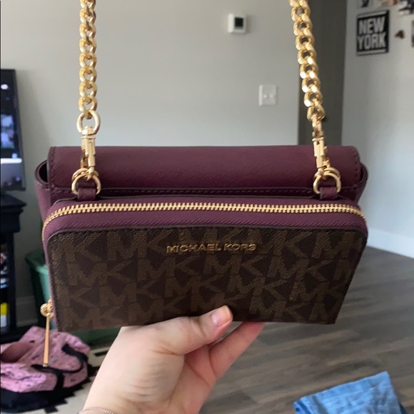 Michael Kors Handbags - Michael Kors Tina Clutch & Wallet